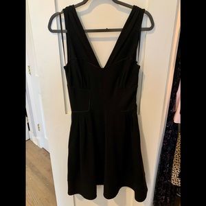 Diane Von Furstenberg Black Dress Sleeveless Pockets size 10